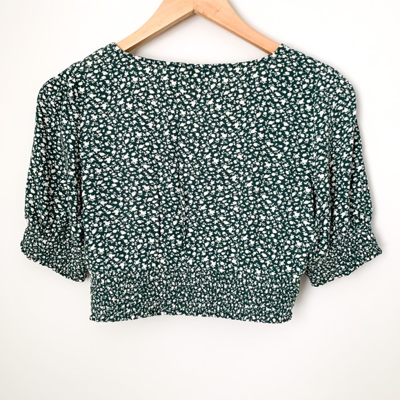 ✨2 for 15$✨American Eagle Crop Top In Green and White Floral - Picture 6 of 12